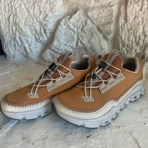 Like new camel on cloud foam sneakers